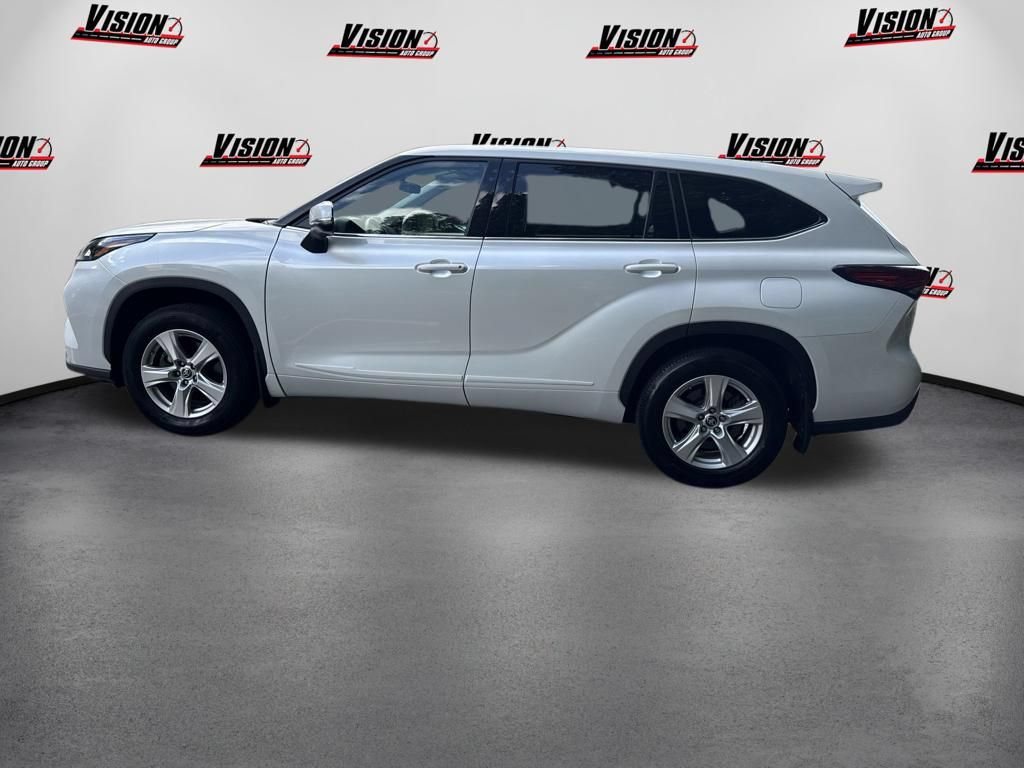 Used 2022 Toyota Highlander LE AWD/4WD image 8