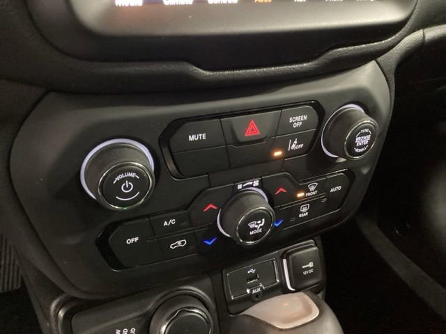 Used 2023 Jeep Renegade Limited image 16