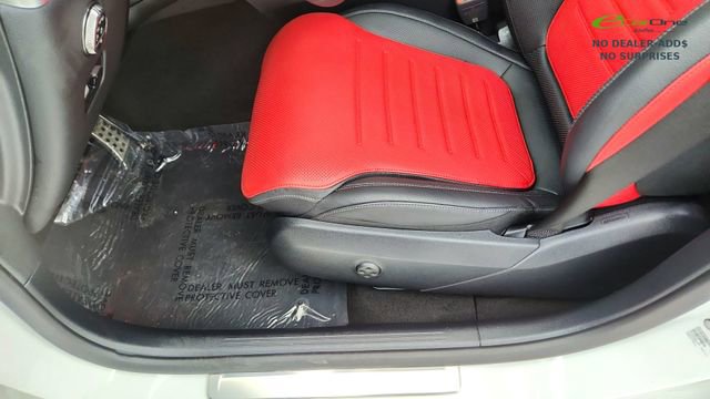 Used 2025 Mercedes-Benz GLC 300 4MATIC image 33