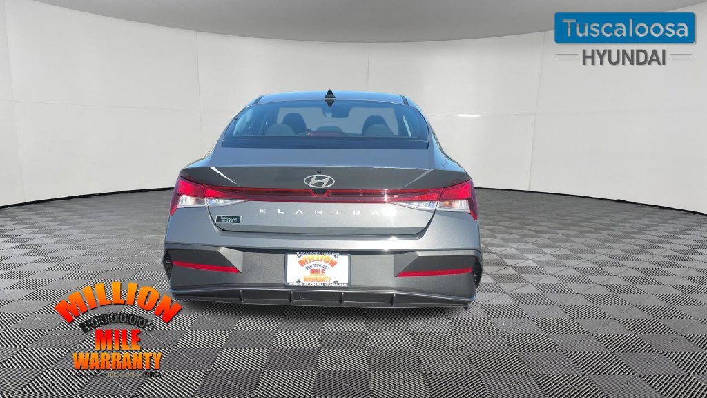 Used 2024 Hyundai Elantra SEL FWD image 7