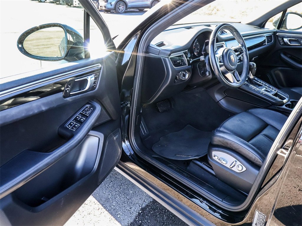 Used 2018 Porsche Macan Base image 26
