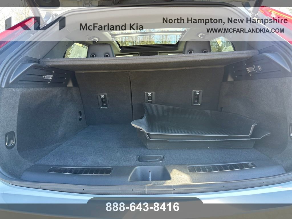 Used 2025 Cadillac XT4 Premium Luxury image 27