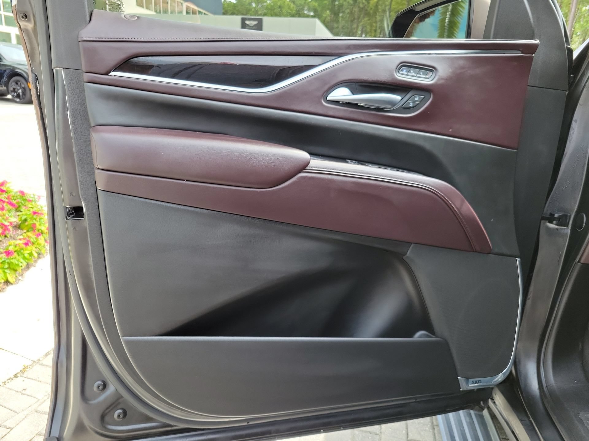 Used 2023 Cadillac Escalade Sport Platinum w/ Heavy-Duty Trailer Package AWD/4WD image 25