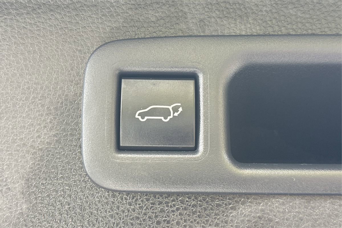 Used 2021 Toyota Highlander XLE image 30