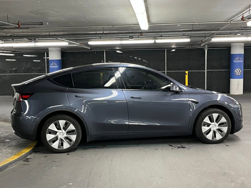 Used 2021 Tesla Model Y Long Range image 36