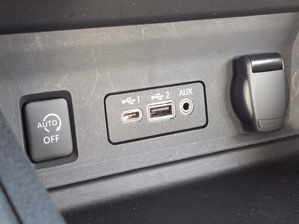 Certified 2025 Nissan Sentra SR FWD image 15