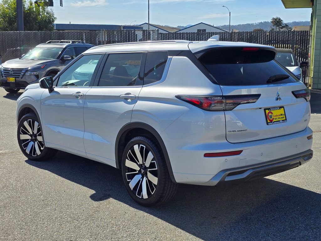 Used 2025 Mitsubishi Outlander SEL image 3