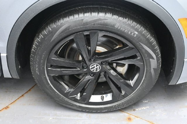 Used 2024 Volkswagen Tiguan SE R-Line AWD/4WD image 10