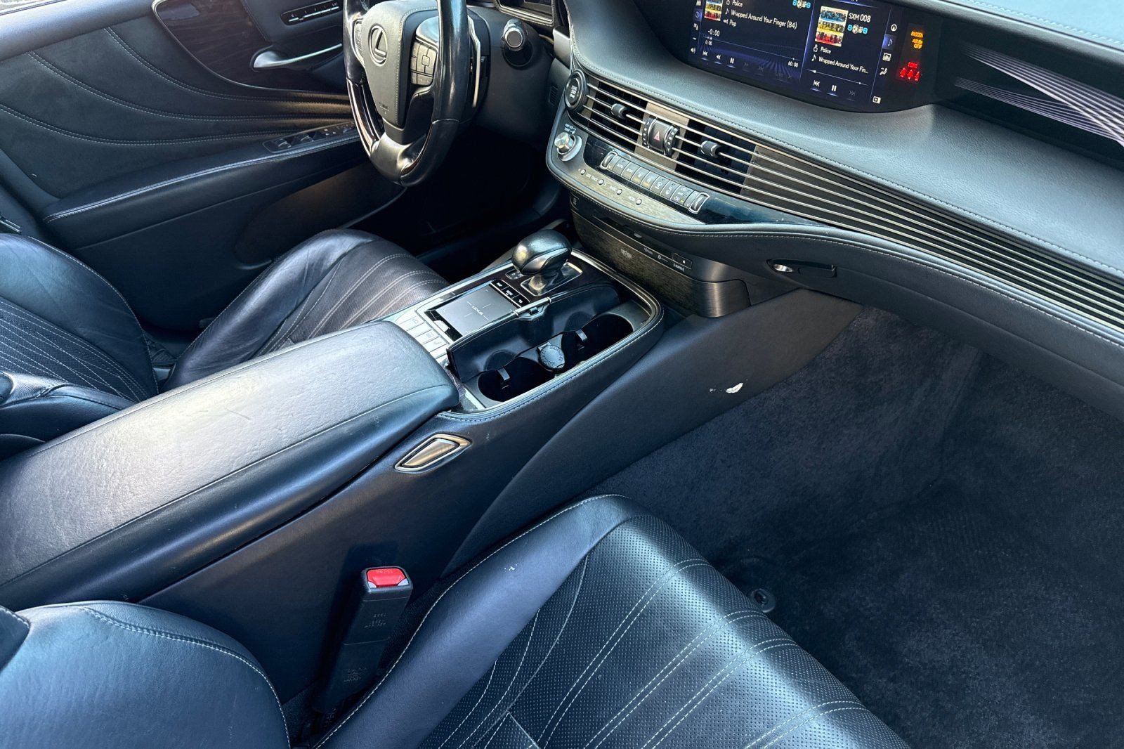 Used 2020 Lexus LS 500 w/ Interior Upgrade Package RWD image 31