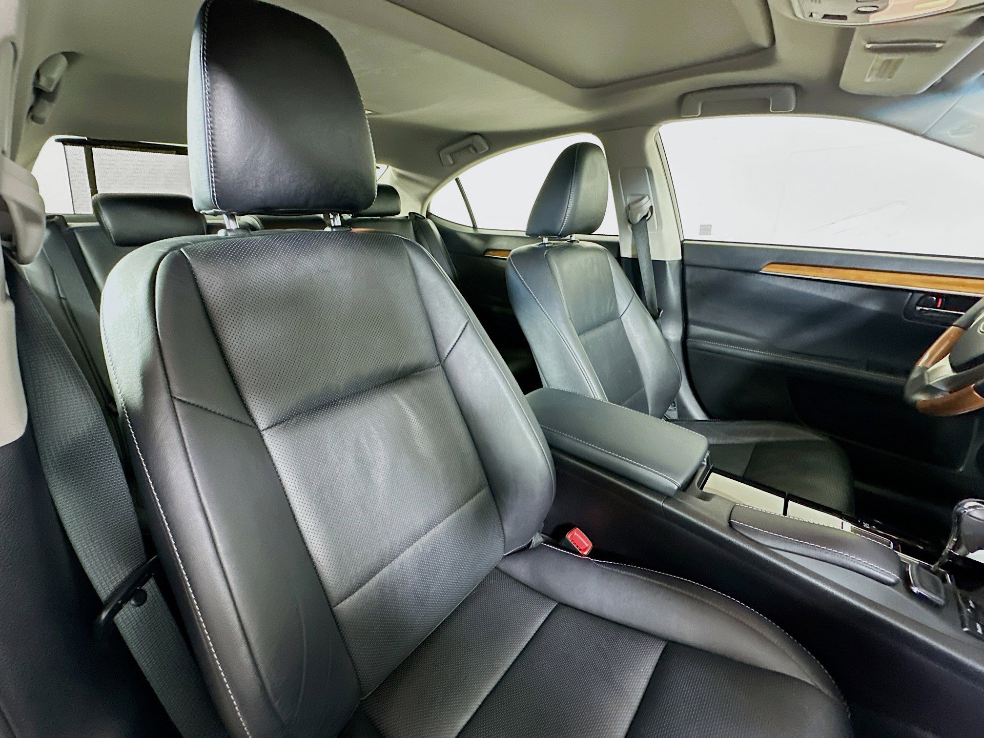Used 2015 Lexus ES 300h w/ Navigation System Package FWD image 28
