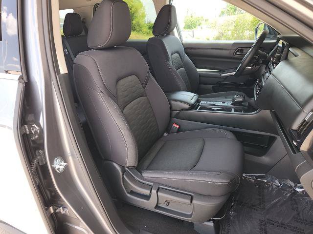 Certified 2025 Nissan Pathfinder S FWD image 17