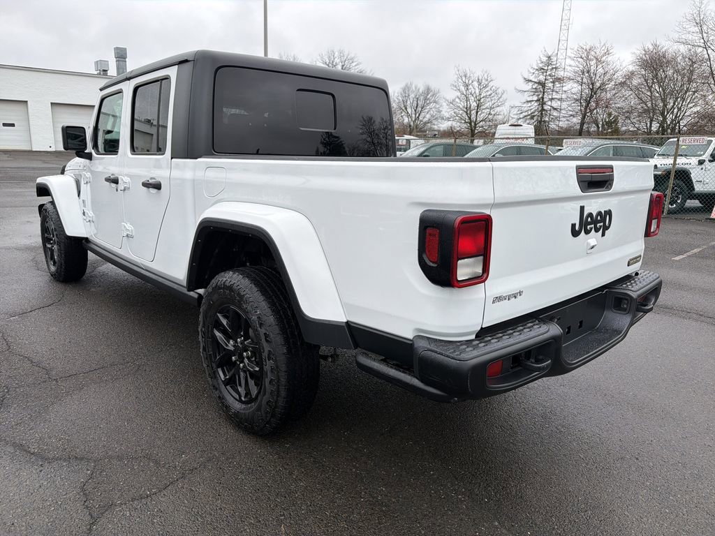 Used 2023 Jeep Gladiator Sport AWD/4WD image 3