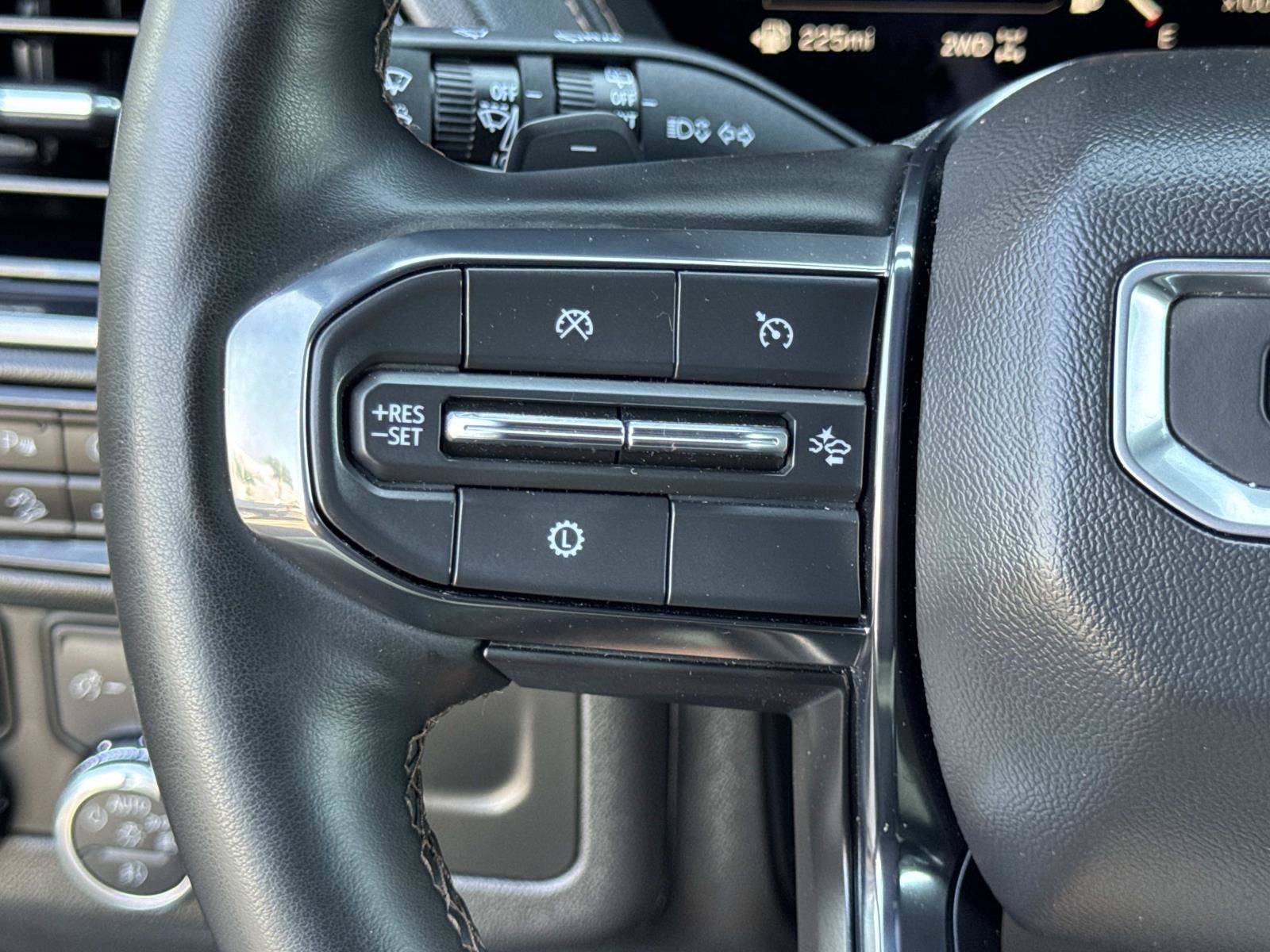 Used 2025 GMC Yukon AT4 w/ AT4 Premium Package AWD/4WD image 12
