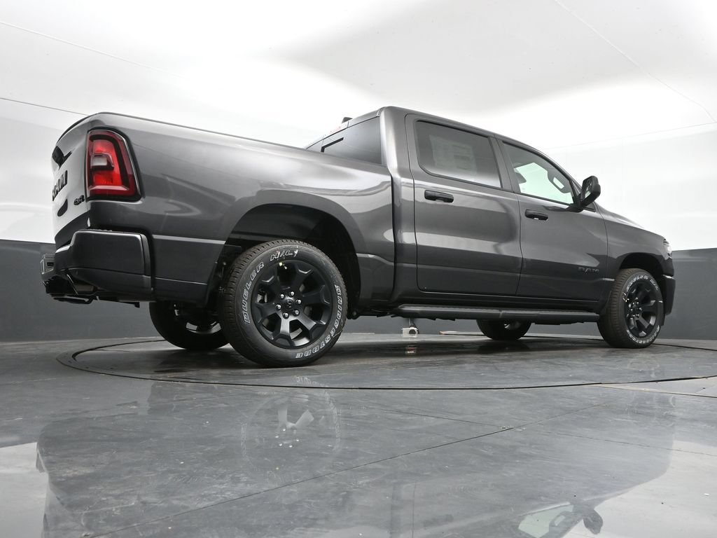 New 2026 RAM 1500 Express AWD/4WD image 32