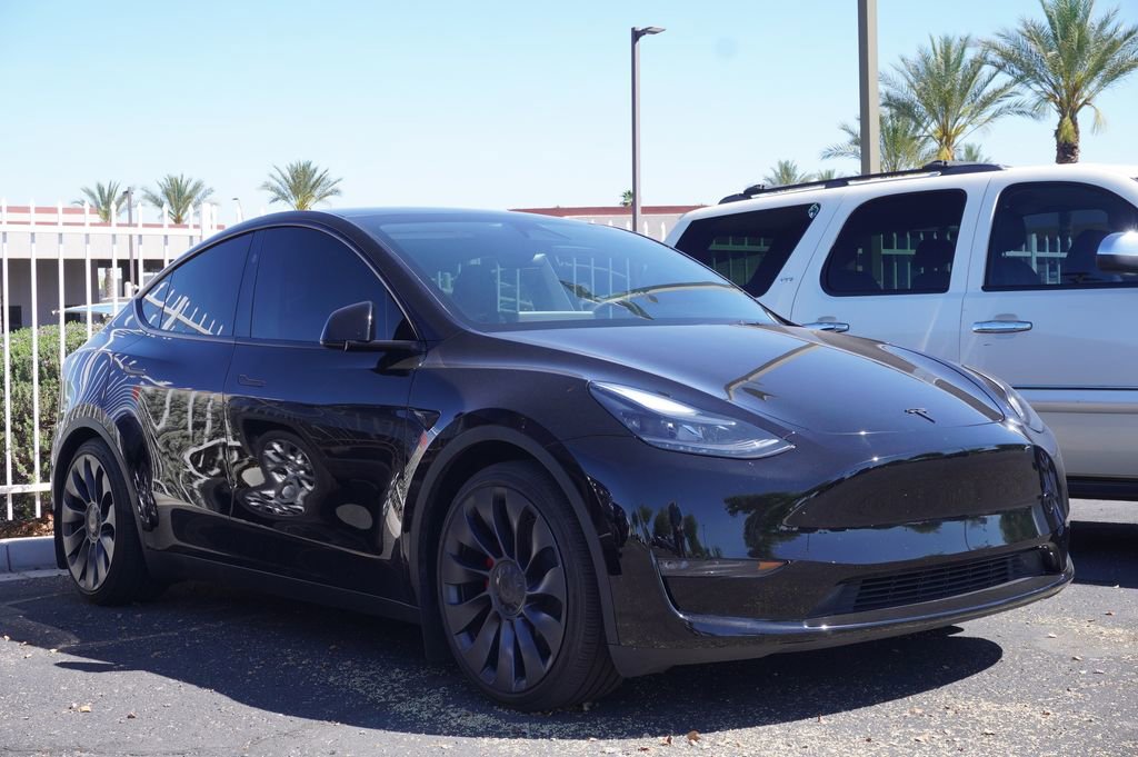 Used 2024 Tesla Model Y Performance image 3