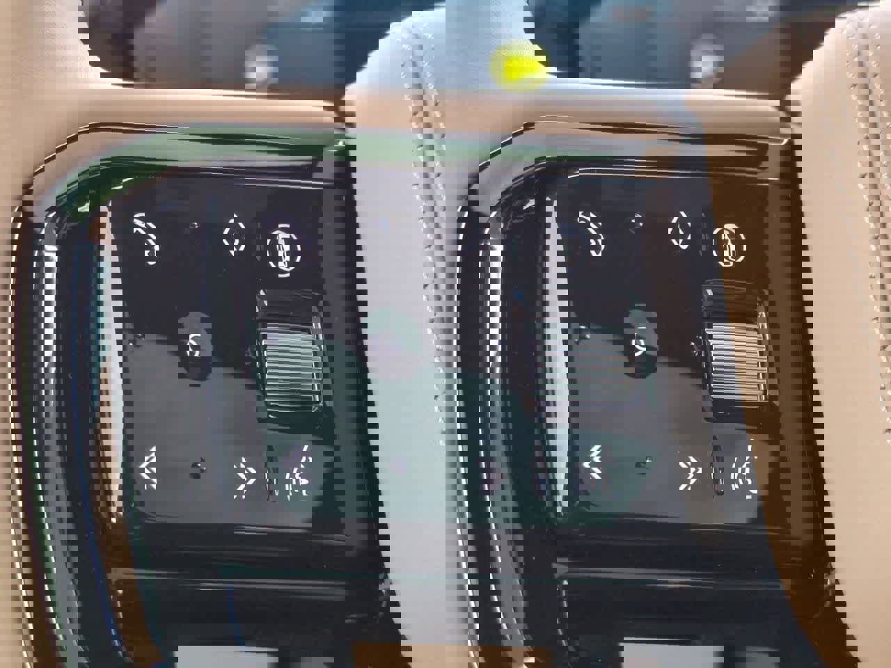 New 2026 Land Rover Range Rover Sport Dynamic SE image 25