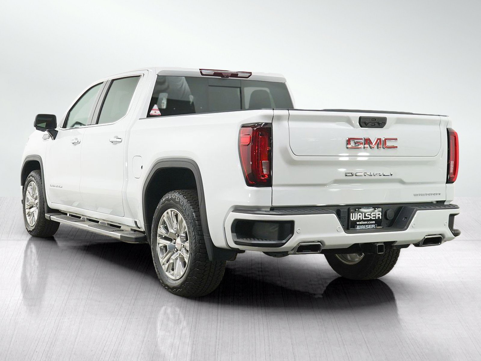 Used 2022 GMC Sierra 1500 Denali w/ Technology Package AWD/4WD image 3