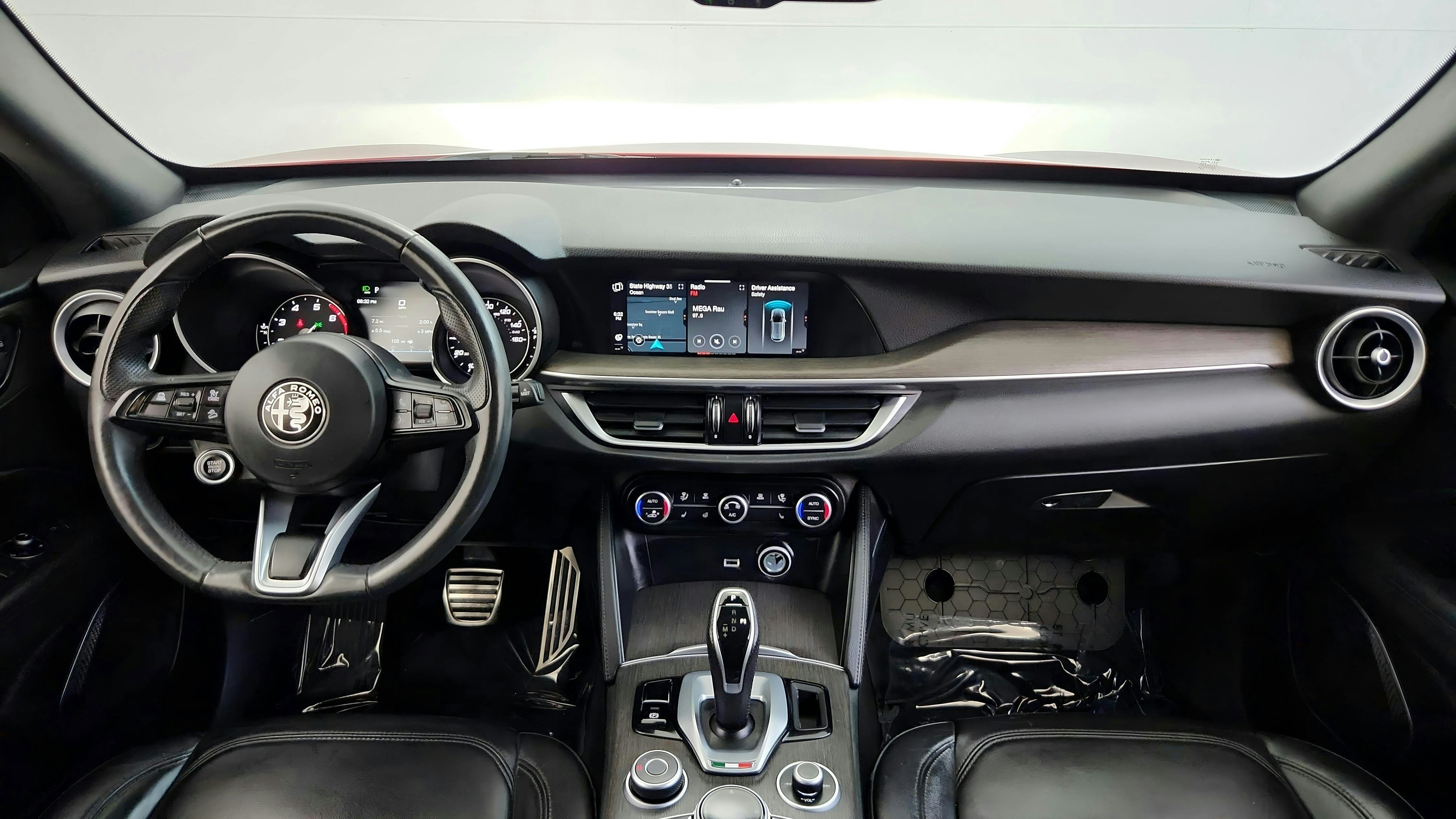 Used 2022 Alfa Romeo Stelvio Ti AWD/4WD image 19