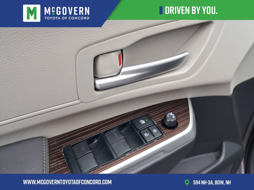 Used 2022 Toyota Sienna XLE w/ XLE Plus Package image 13