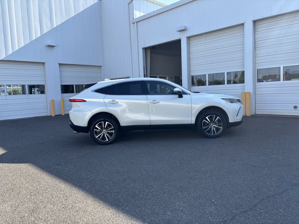 Used 2022 Toyota Venza LE AWD/4WD image 8