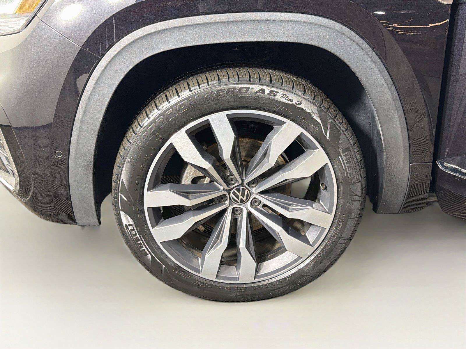 Used 2022 Volkswagen Atlas Cross Sport SEL Premium R-Line AWD/4WD image 33