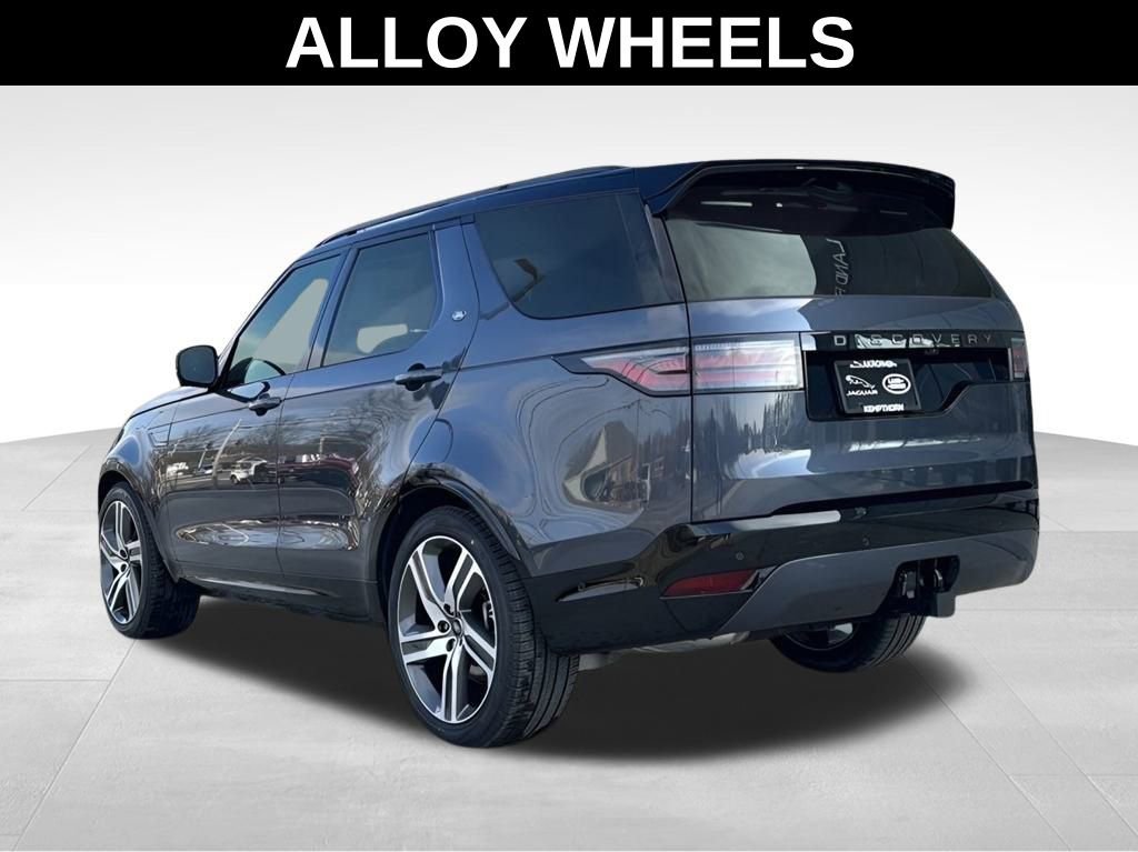 New 2024 Land Rover Discovery Dynamic SE image 3