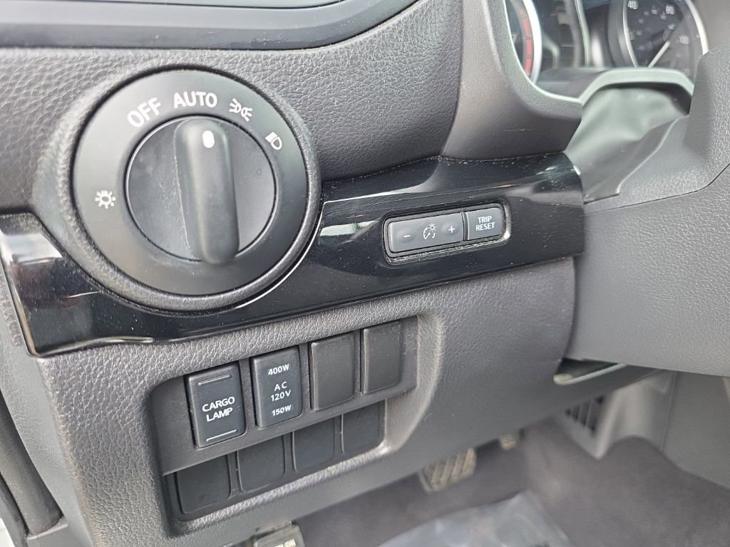 Used 2023 Nissan Titan SV w/ SV Convenience Package image 6