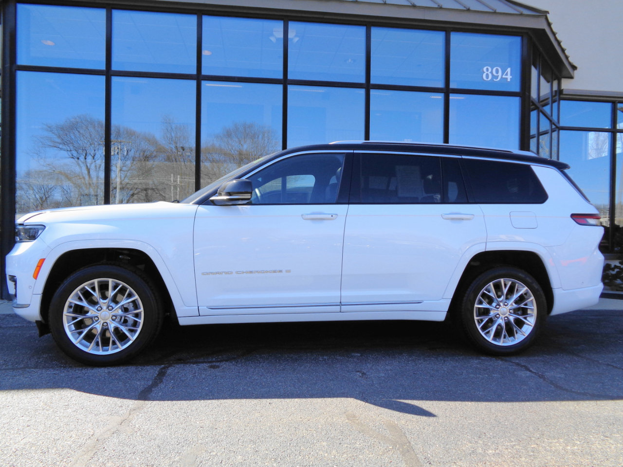 Used 2021 Jeep Grand Cherokee L Summit w/ Advanced Protech Group IV image 8