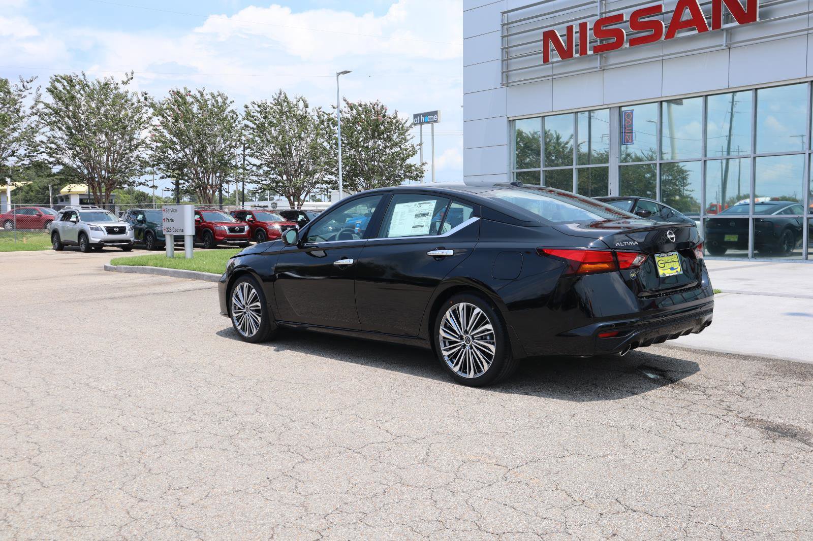 Used 2025 Nissan Altima 2.5 SL FWD image 6