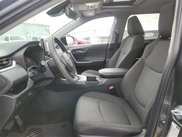 Used 2022 Toyota RAV4 XLE image 9