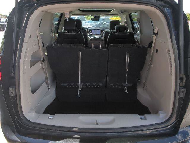 Certified 2024 Chrysler Pacifica Limited FWD image 36