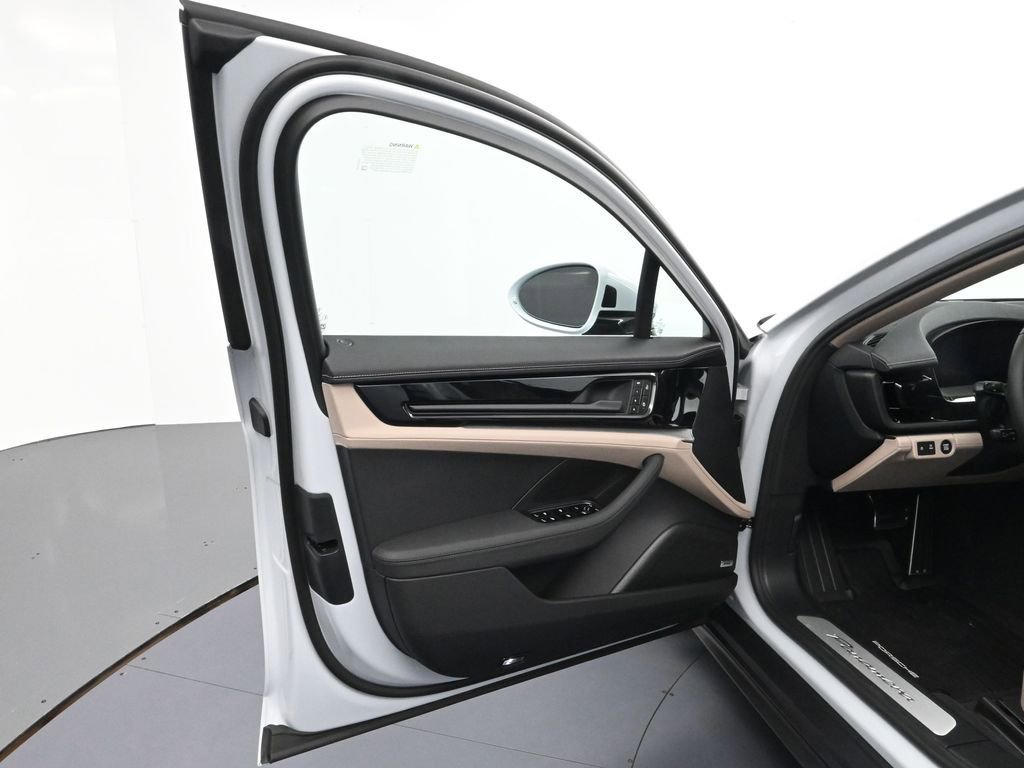 Certified 2026 Porsche Panamera image 15