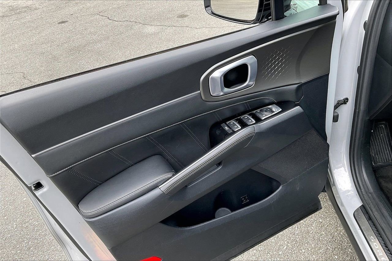 Used 2023 Kia Sorento SX image 29