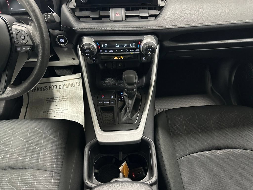 Used 2025 Toyota RAV4 XLE FWD image 37