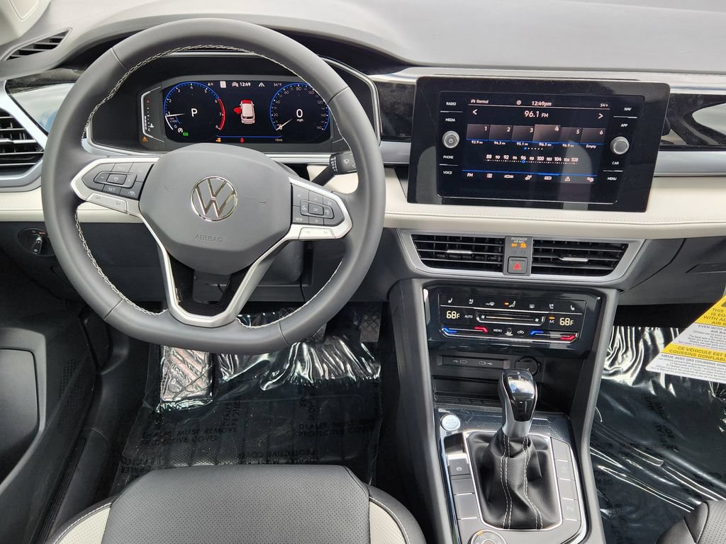 New 2026 Volkswagen Taos SEL AWD/4WD image 2