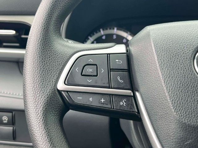 Used 2023 Toyota Highlander L FWD image 21