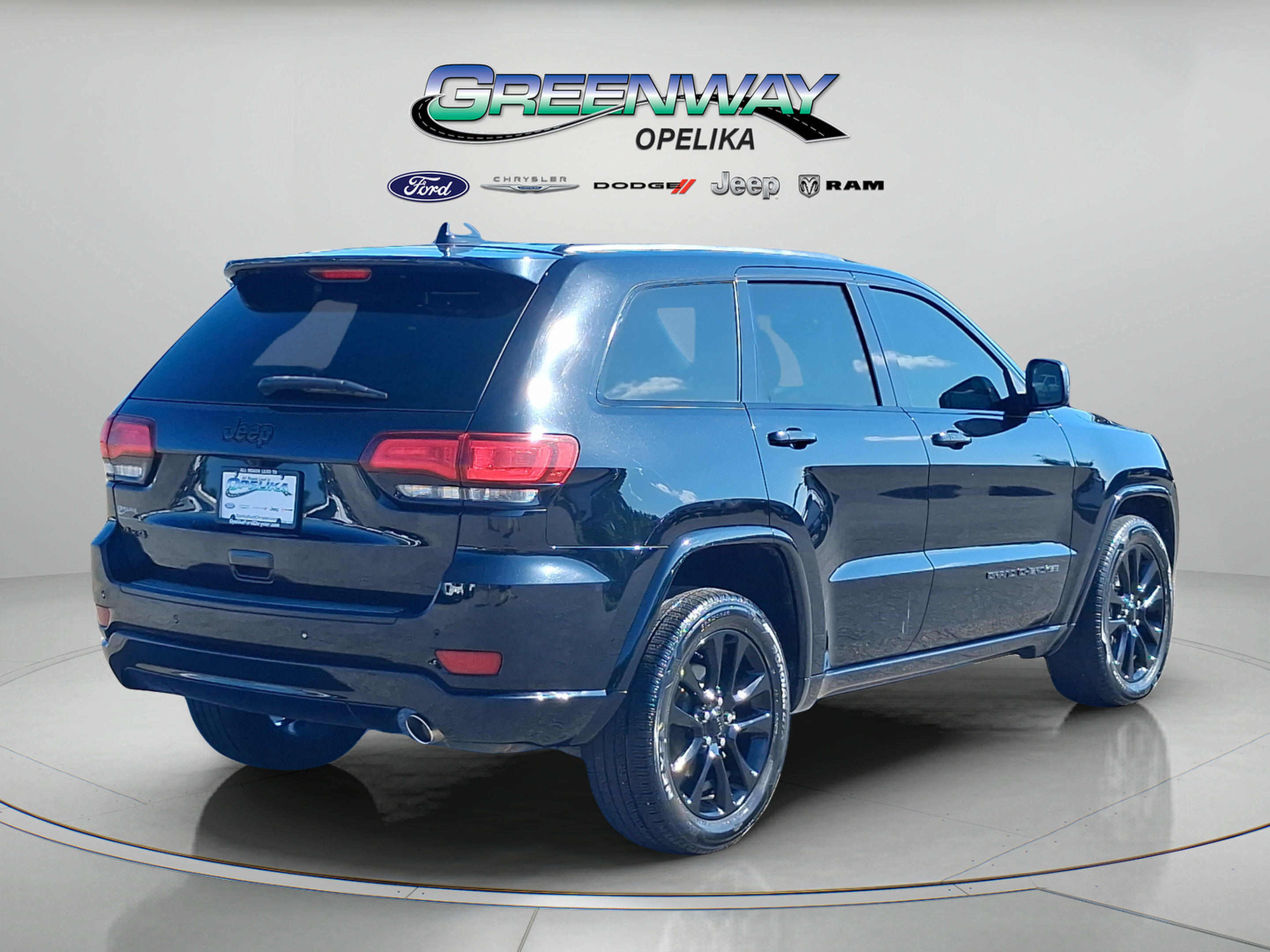 Used 2018 Jeep Grand Cherokee Altitude AWD/4WD image 7