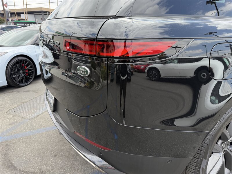 Used 2023 Land Rover Range Rover Sport SE AWD/4WD image 6