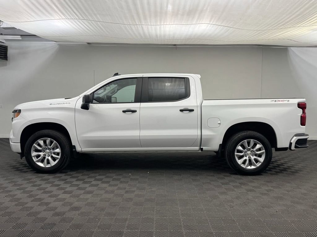 Used 2024 Chevrolet Silverado 1500 Custom image 2