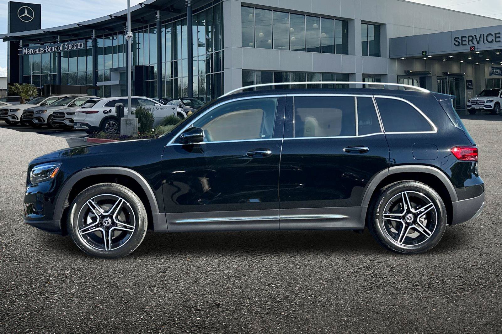New 2026 Mercedes-Benz GLB 250 4MATIC image 7
