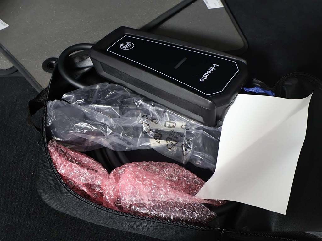 Used 2025 Mercedes-Benz GLC 350e 4MATIC image 17