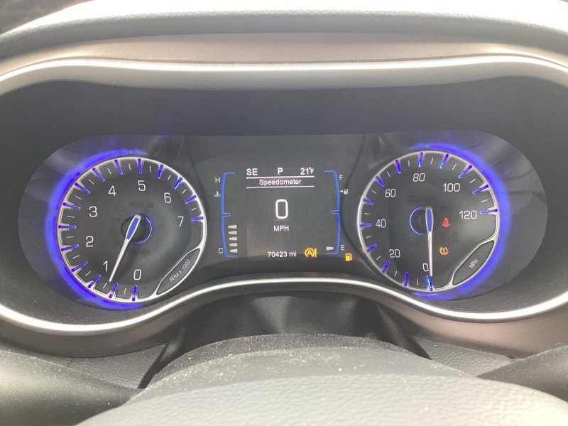 Used 2017 Chrysler Pacifica Touring-L image 20