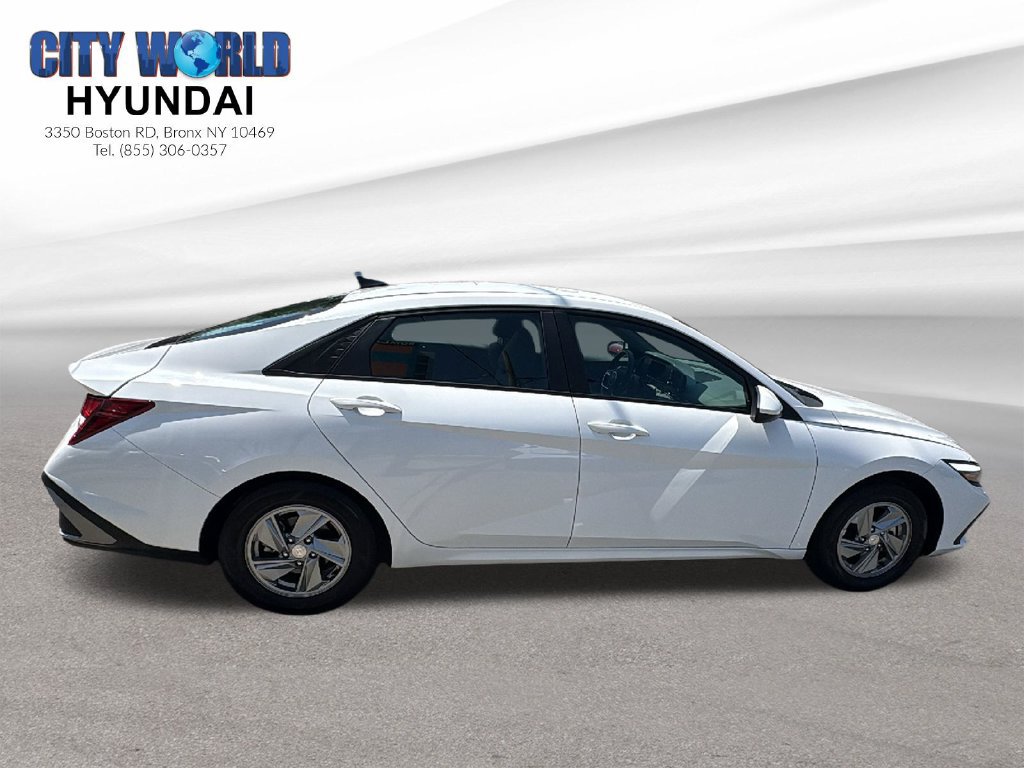 Used 2024 Hyundai Elantra SE FWD image 6