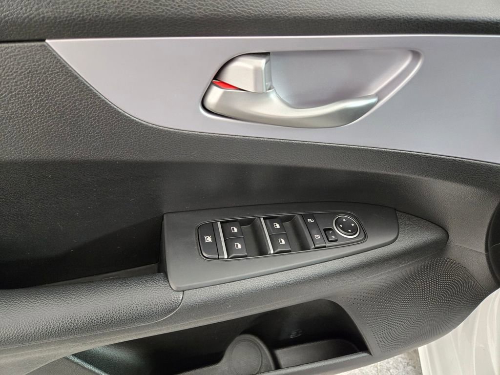 Used 2022 Kia Forte LXS image 22
