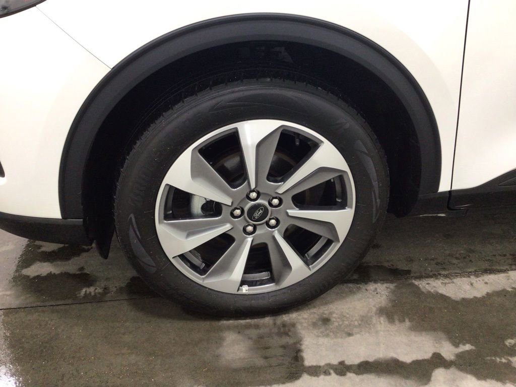 Used 2024 Ford Escape Platinum image 8