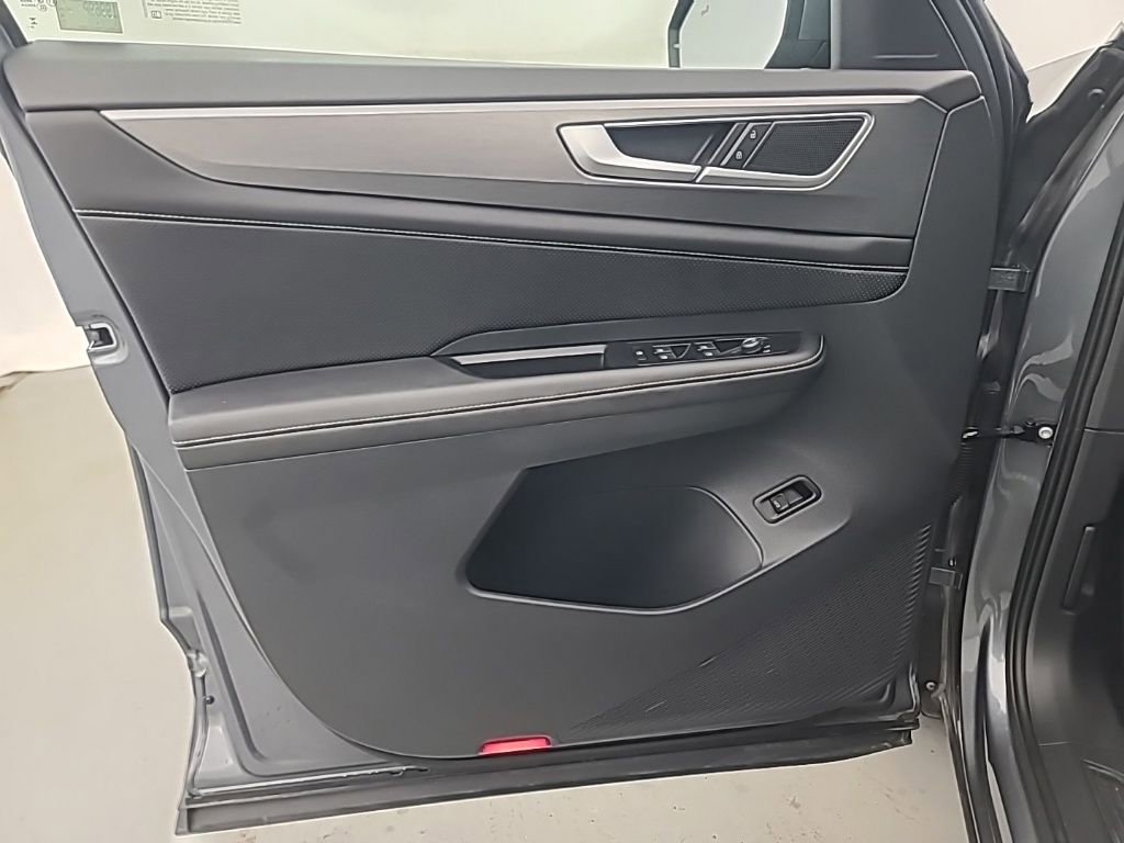 Used 2025 Volkswagen Atlas Cross Sport SE image 23