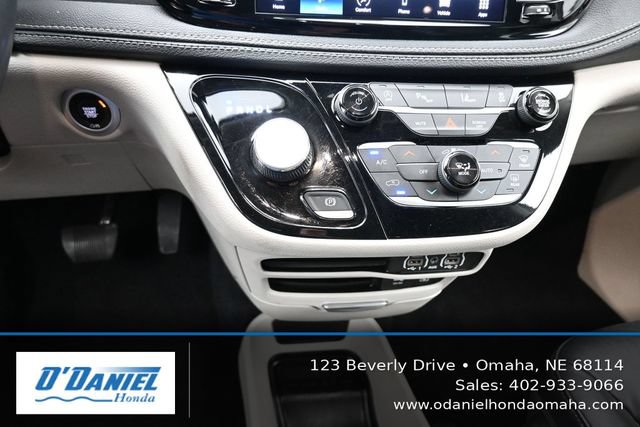 Used 2022 Chrysler Pacifica Touring-L FWD image 32