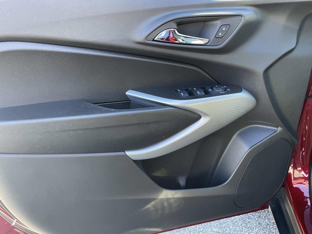 Certified 2025 Chevrolet Trax RS w/ Sunroof Package image 14