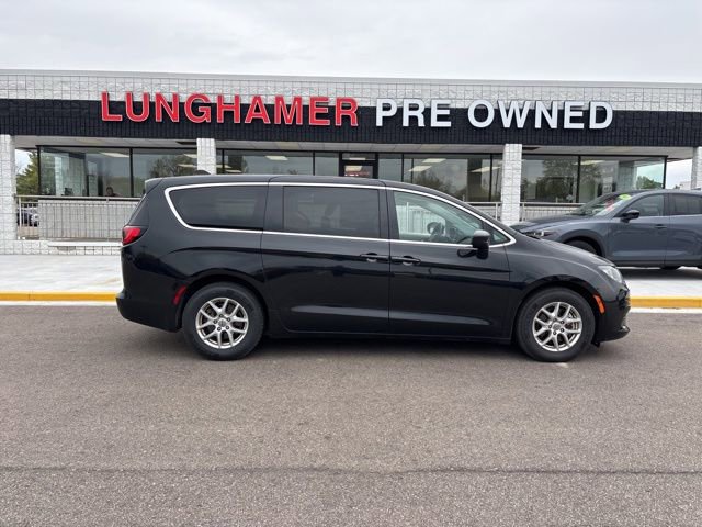 Used 2022 Chrysler Voyager LX FWD image 5