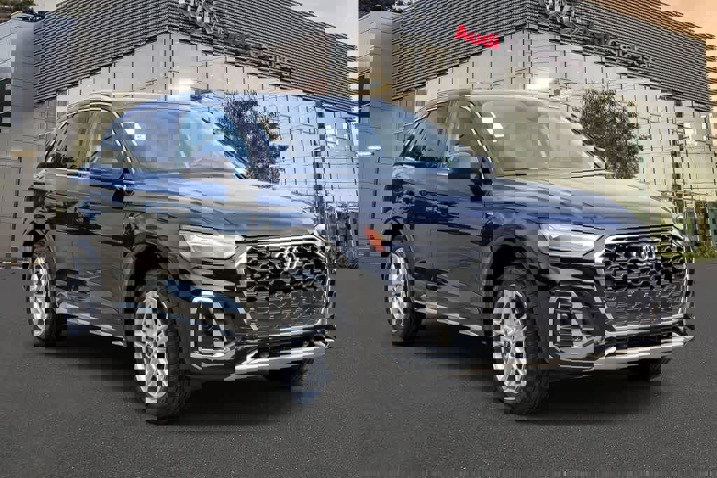 Used 2025 Audi Q5 e Premium Plus w/ Premium Plus Package image 5